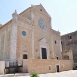 E sempre a Gravina, ulteriore tappa del cammino, � la cattedrale di Santa Maria Assunta, anch�essa normanna, edificata a partire dal 1095